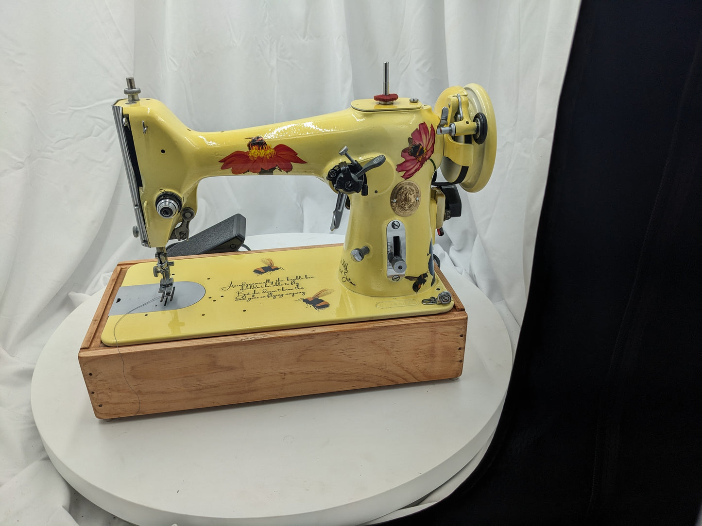 BEE HAPPY Singer 206K